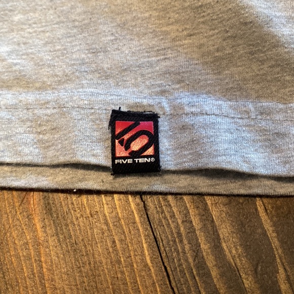 Five Ten long sleeve - Picture 2 of 4